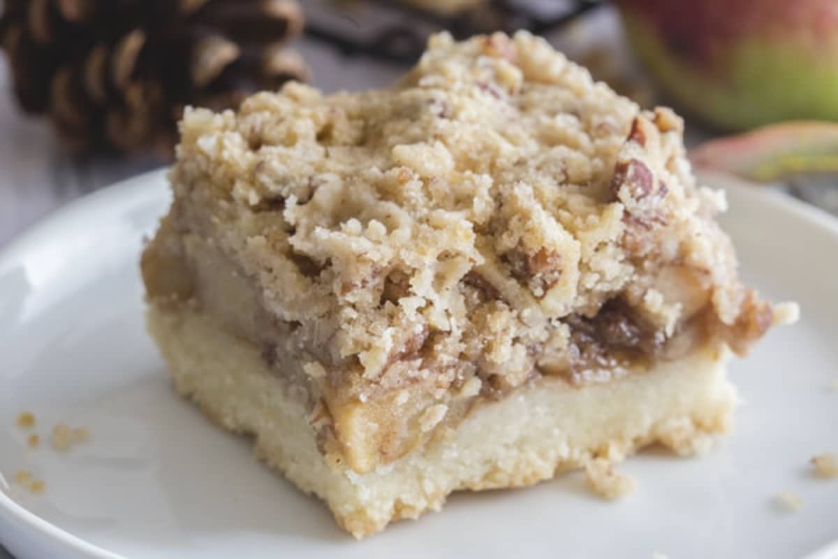 Apple Pie Bars Recipe - An Italian in my Kitchen