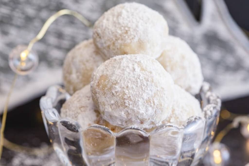 Snowball cookies in a glass bowl.