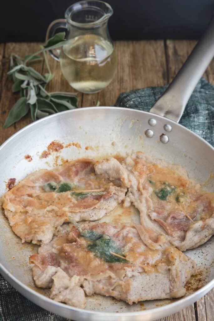 Saltimbocca in a pan.