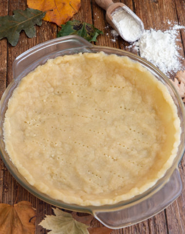 unbaked pie crust in a glass pie plate