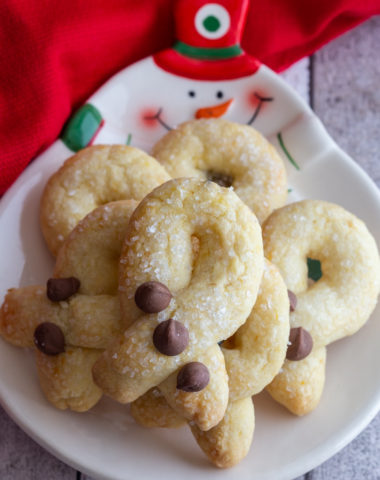 twisted cookies on a snowman dish