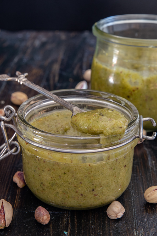 pistachio cream in 2 jars with a spoon