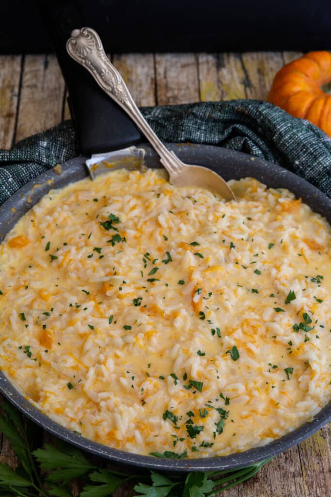 Pumpkin risotto in a black frying pan.