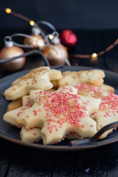 Sugar cookies on a black dish.