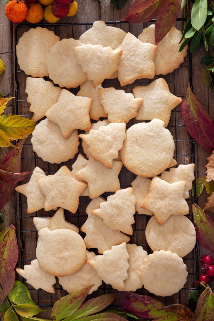 Rum cookies on a wire rack.