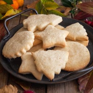 Cookies on a black plate.