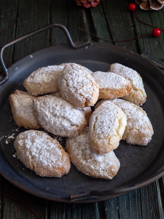 Italian Ricciarelli Cookies
