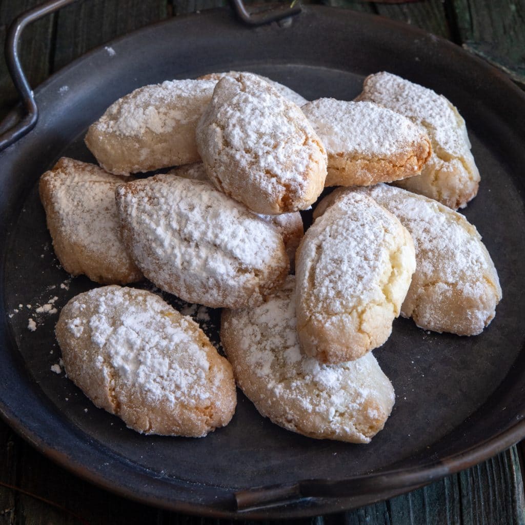 Riciarelli cookies on a black plate.