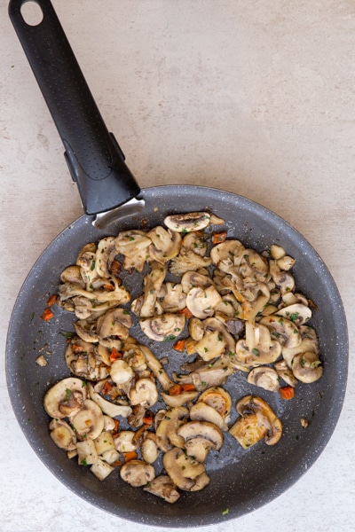 Mushrooms cooked in the pan.