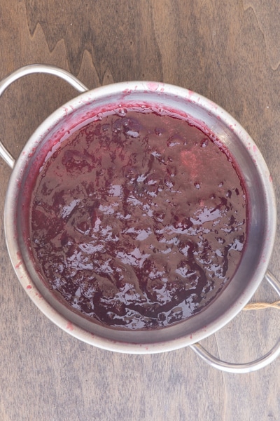 The blended jam in the pot.
