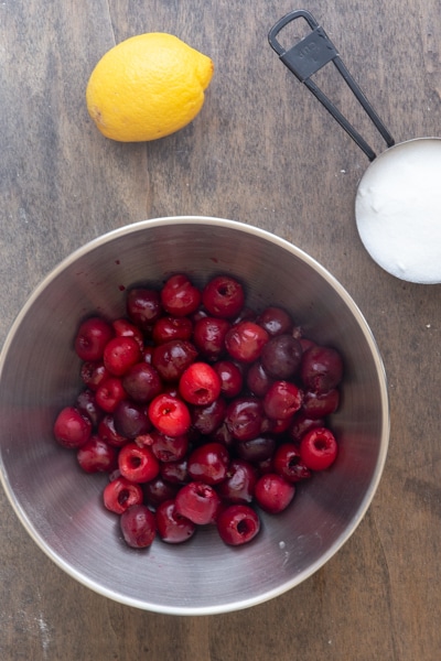 Ingredients for the jam.