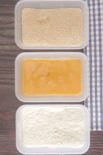 Bread crumbs, eggs and flour in 3 plastic container.