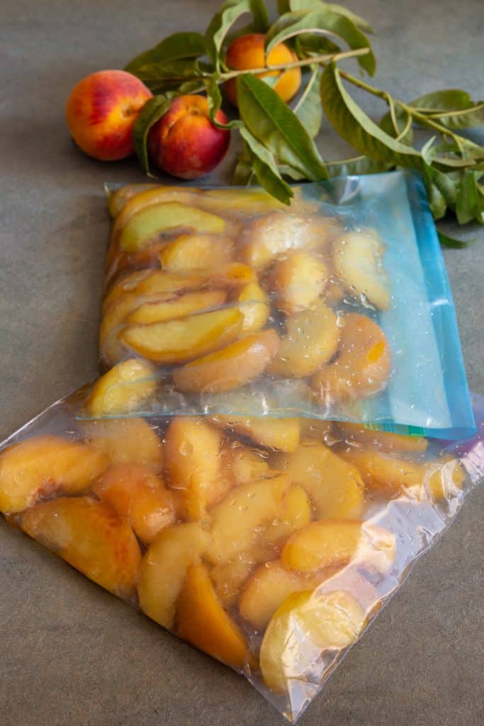 Sliced peaches in re sealable bags.