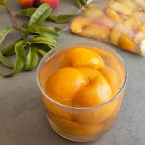 Preserved peaches in a glass jar and in a re sealable bag.