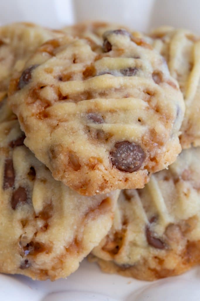Toffee cookie up close.