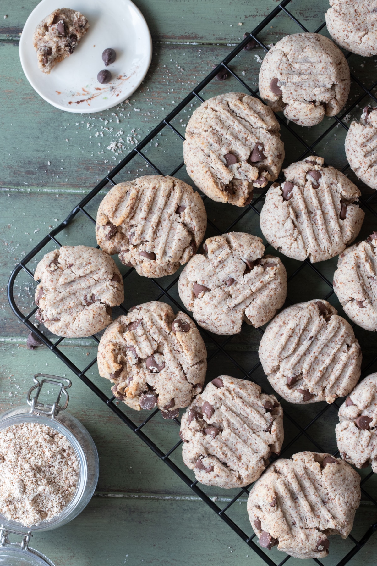 Cookies on a wire rack.