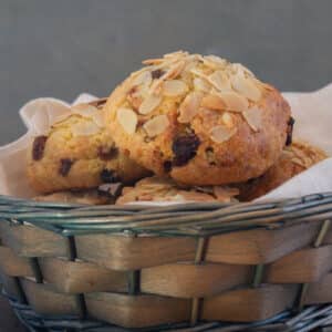 Fishermens bread in a blue basket.