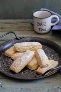 Cookies on a black plate.