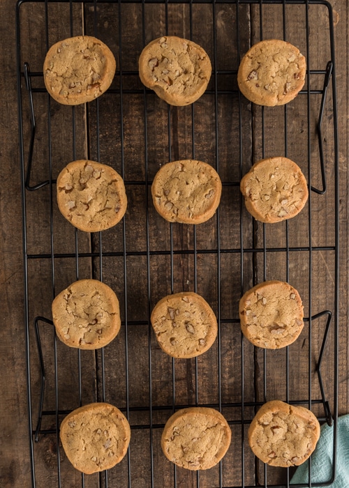 The cookies on a wire rack.