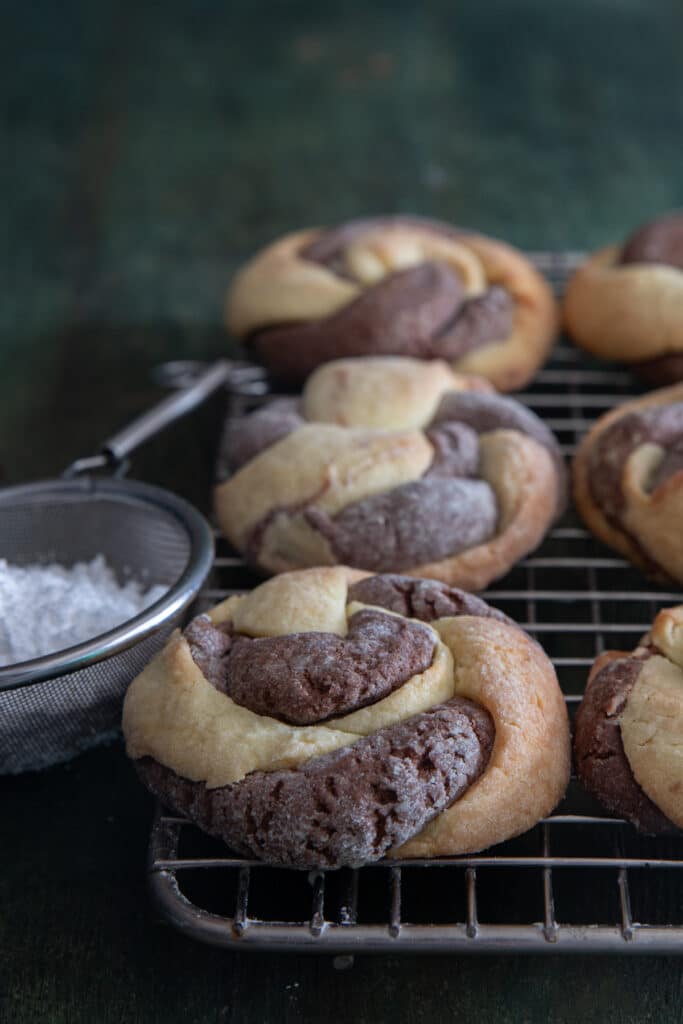 Baked cookies on a wire rack.