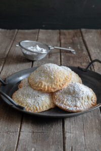 Fig cookies on a black plate.