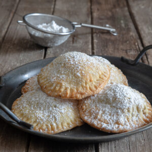 Fig cookies on a black plate.