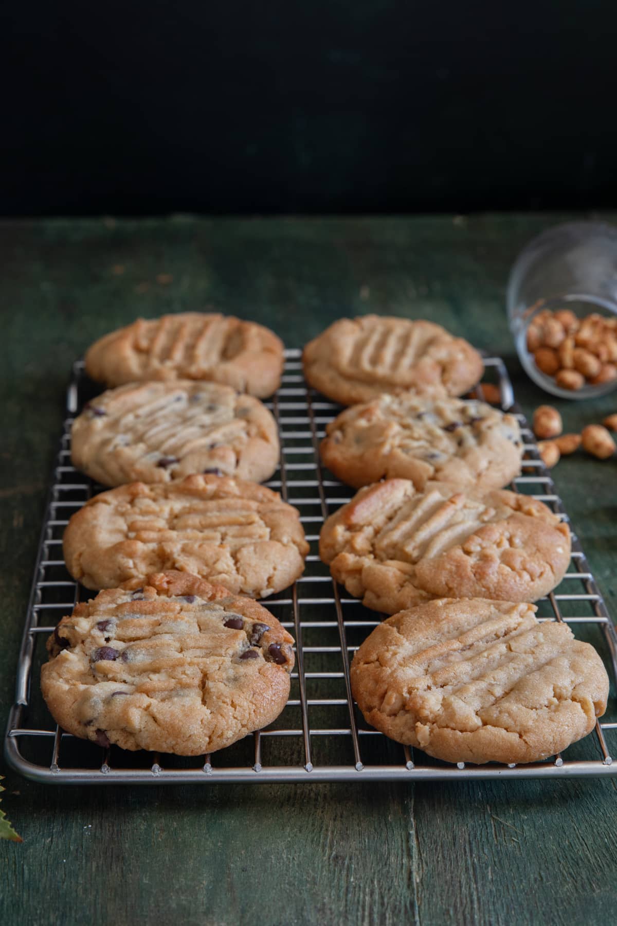 Cookies on a wire rack.