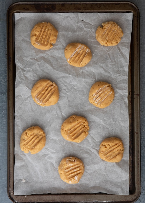 The unbaked cookies on a baking sheet.