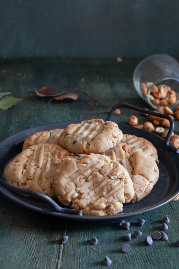 Cookies on a black plate.