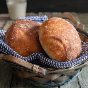 Lievito madre buns in a basket.