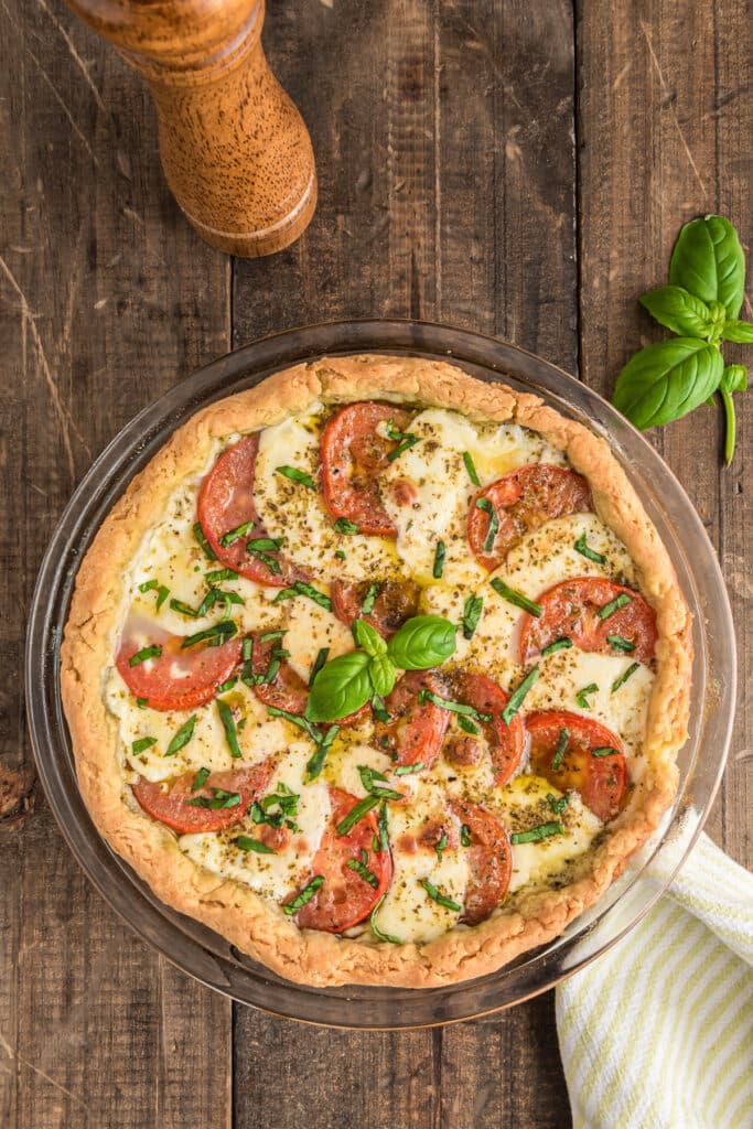 Caprese crostata in a glass pan.