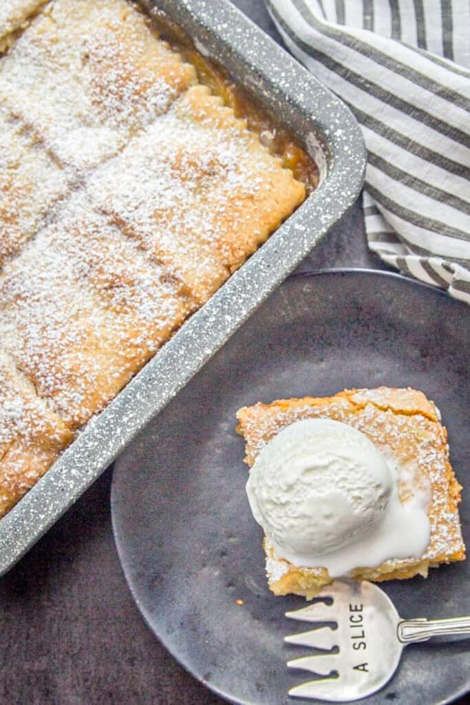 Crostata bars with one on a black plate.