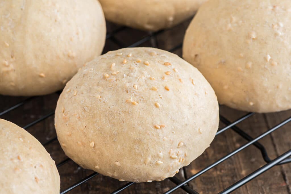 Buns on a wire rack.