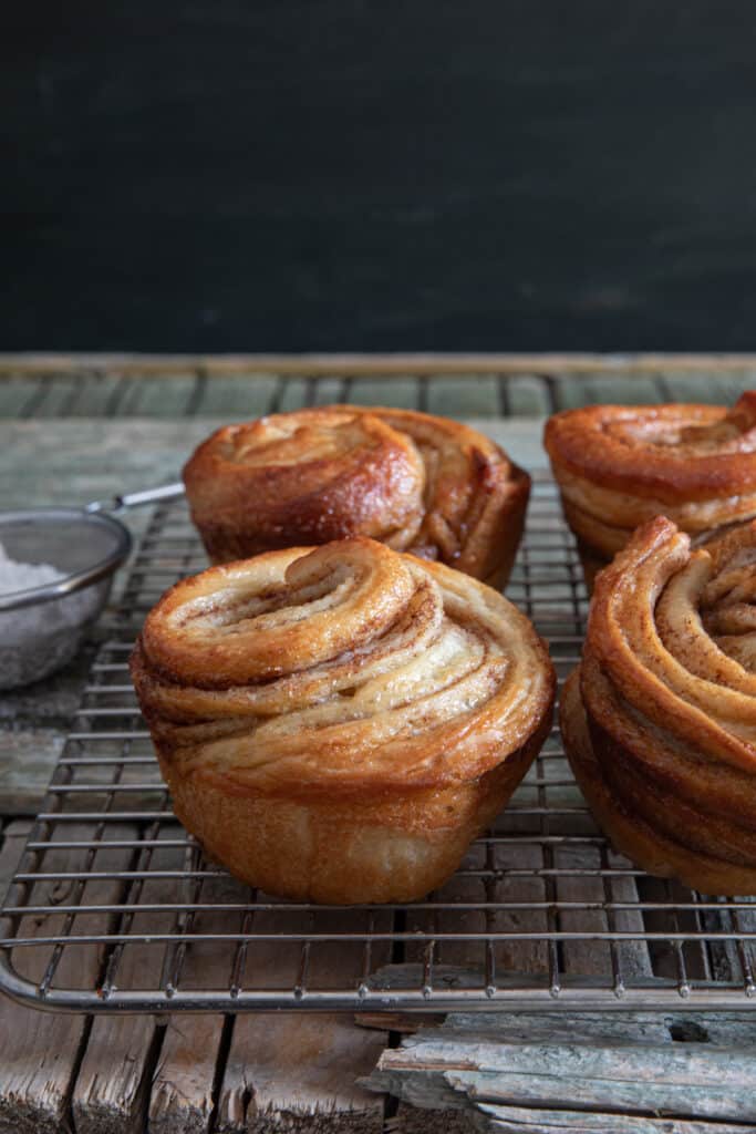 Cruffins on a wire rack.