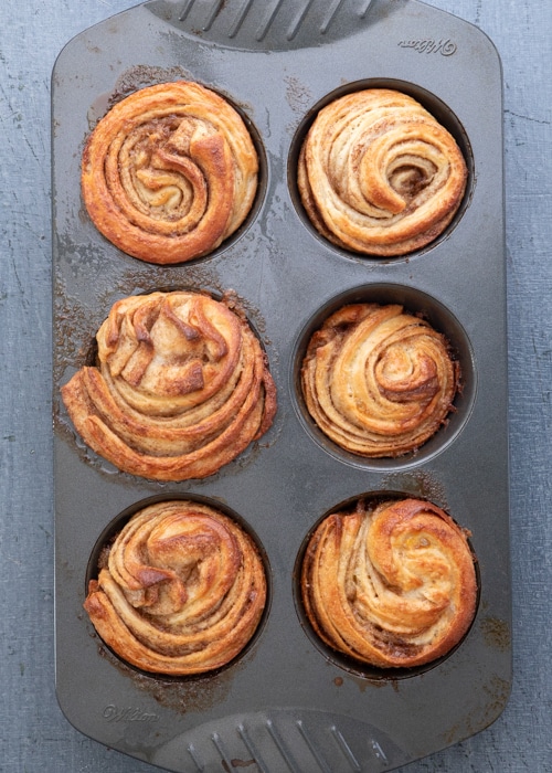 The cruffins baked in the pan.