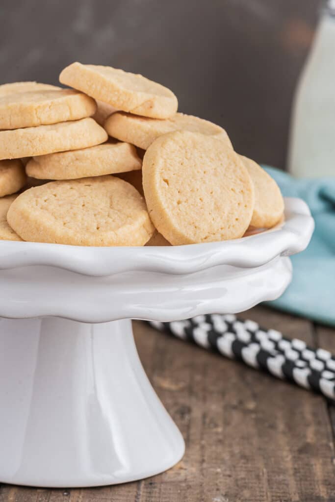 Cookies on a white plate stand.