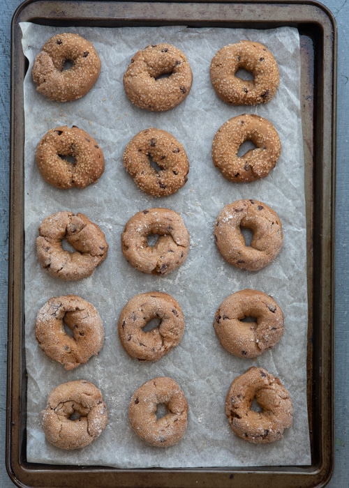 Baked cookies on the baking sheet.