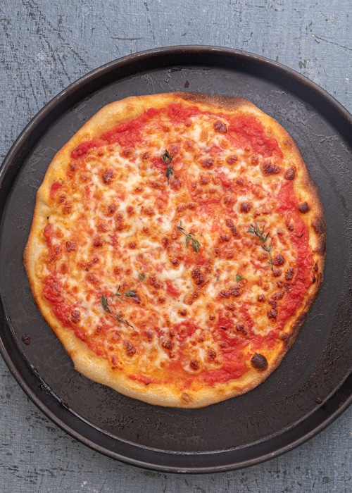 The pizza baked on the pan.