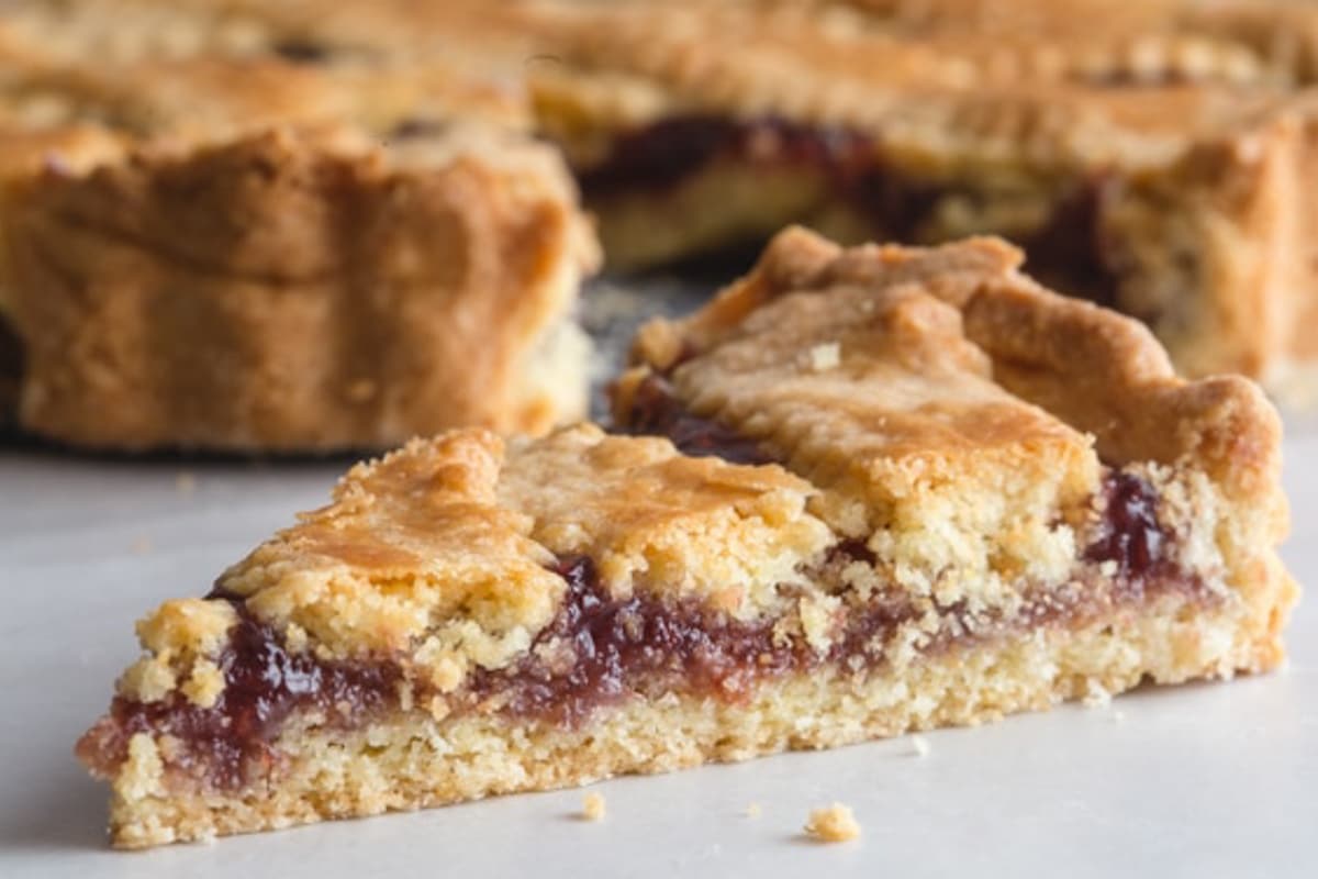 A slice of crostata pie.