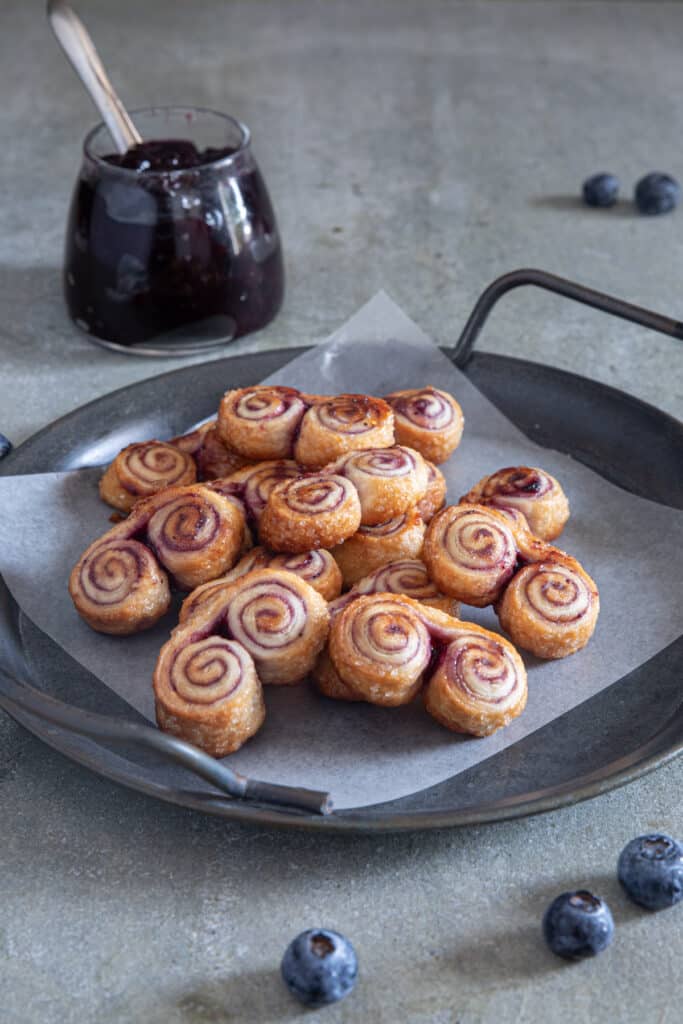 Palmiers on a black tray.