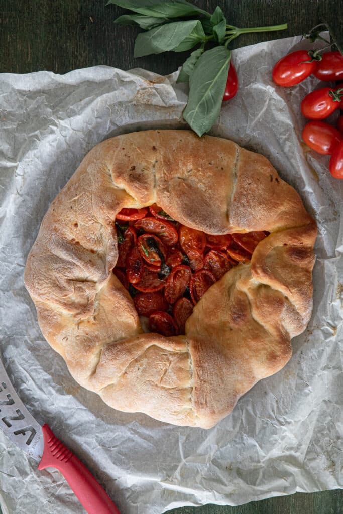 Pizza mustazzedau on parchment paper.